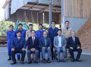 広瀬大分県知事が日本フォレスト㈱中津工場を訪問されました