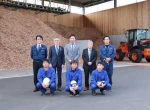 中津市の奥塚市長が日本フォレスト㈱中津工場を訪問されました